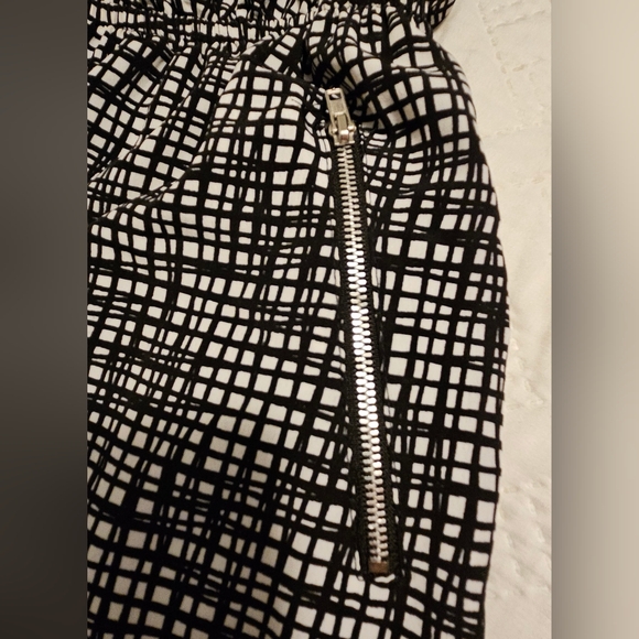 One Clothing Womens Size M Long Sleeve Romper Black V-Neck - Picture 8 of 9